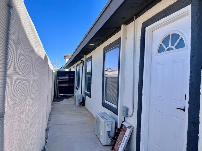 Building Photo - 14620 Hendrik Dr