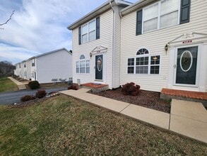 Building Photo - 225 Amanda Ln