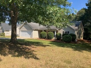 Building Photo - 380 Embassy Dr