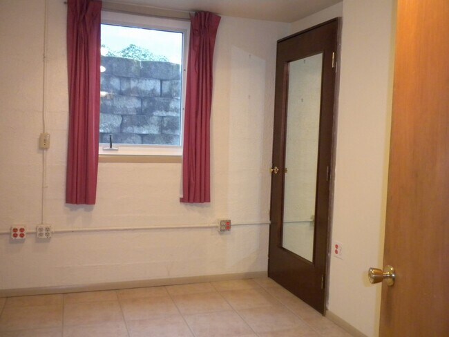 Foto del edificio - Lower Level Duplex