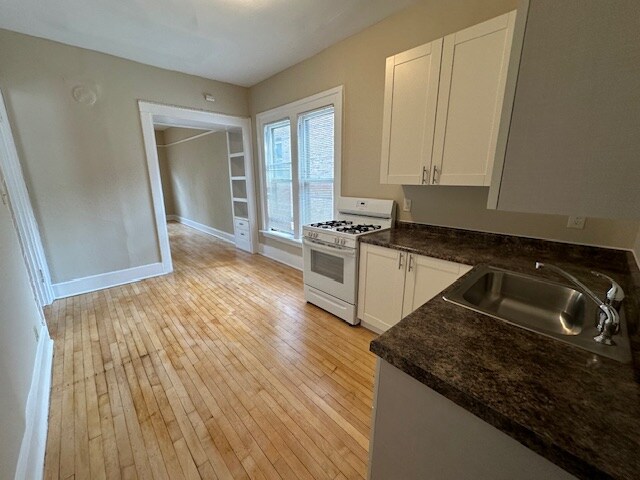 Foto del edificio - 2943 N Bartlett Ave