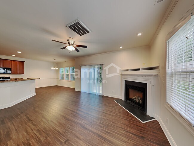 Foto del edificio - 2706 Erinridge Rd