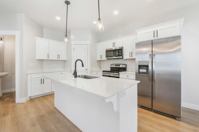 Foto del edificio - Modern 4-Bedroom Townhome in Saratoga Springs, UT