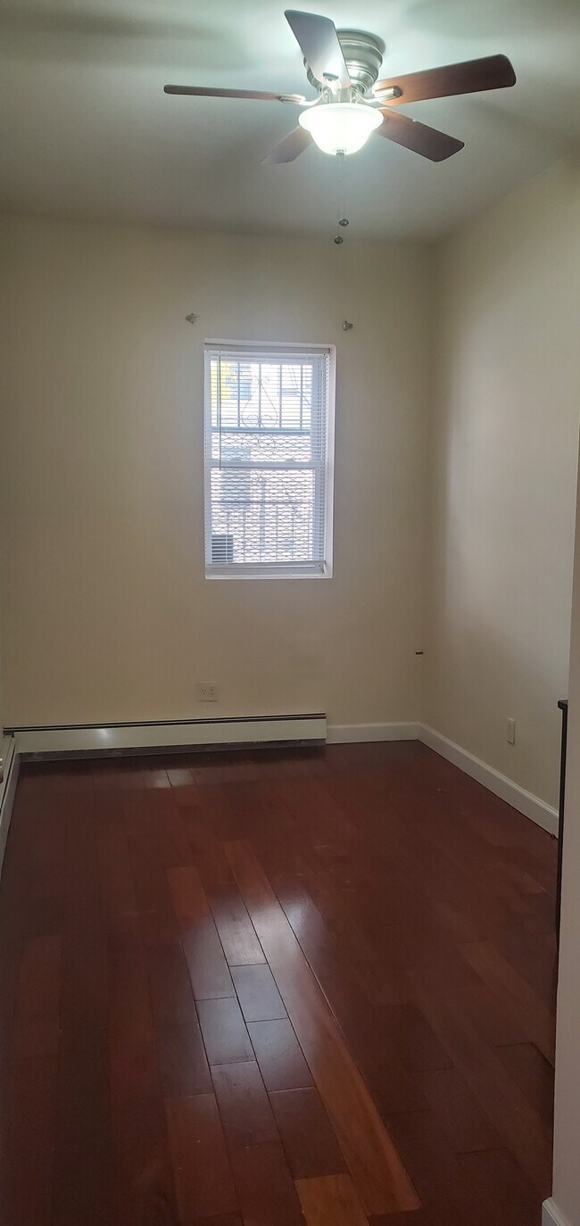 Building Photo - 316 Chauncey St