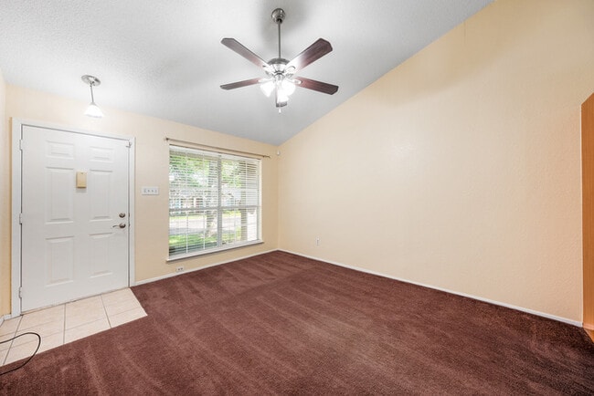 Building Photo - 1015 E Yager Ln