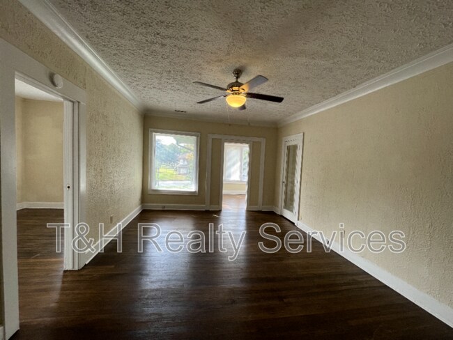Building Photo - 3504 E Fall Creek Pkwy N Dr