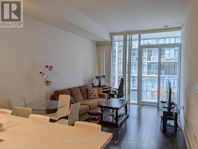 Building Photo - 29 Queens Quay E