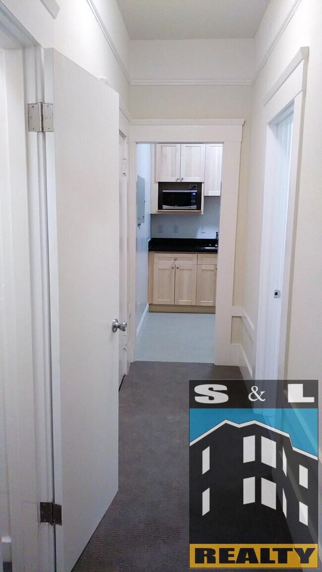 Building Photo - bedroom in San Francisco CA 94109