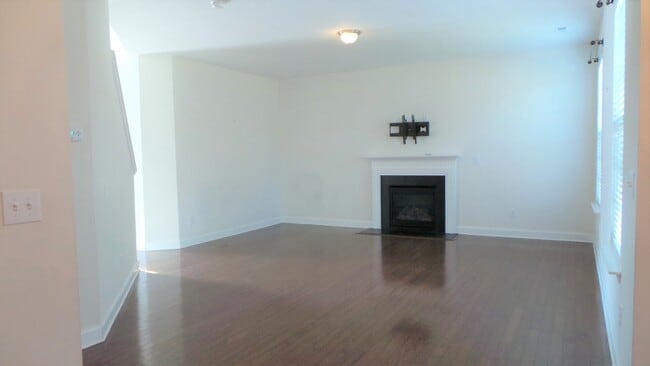 Building Photo - ~~~ Beautiful Home in Mebane ~~~