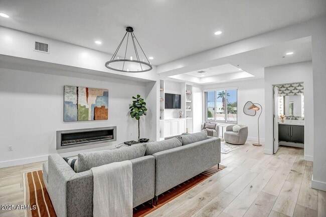 Foto del edificio - 7788 E Main St