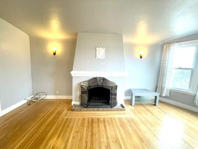 Fire place - 1279 25th Ave