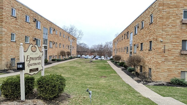 Epworth Apartments Courtyard - 3339 Epworth Ave