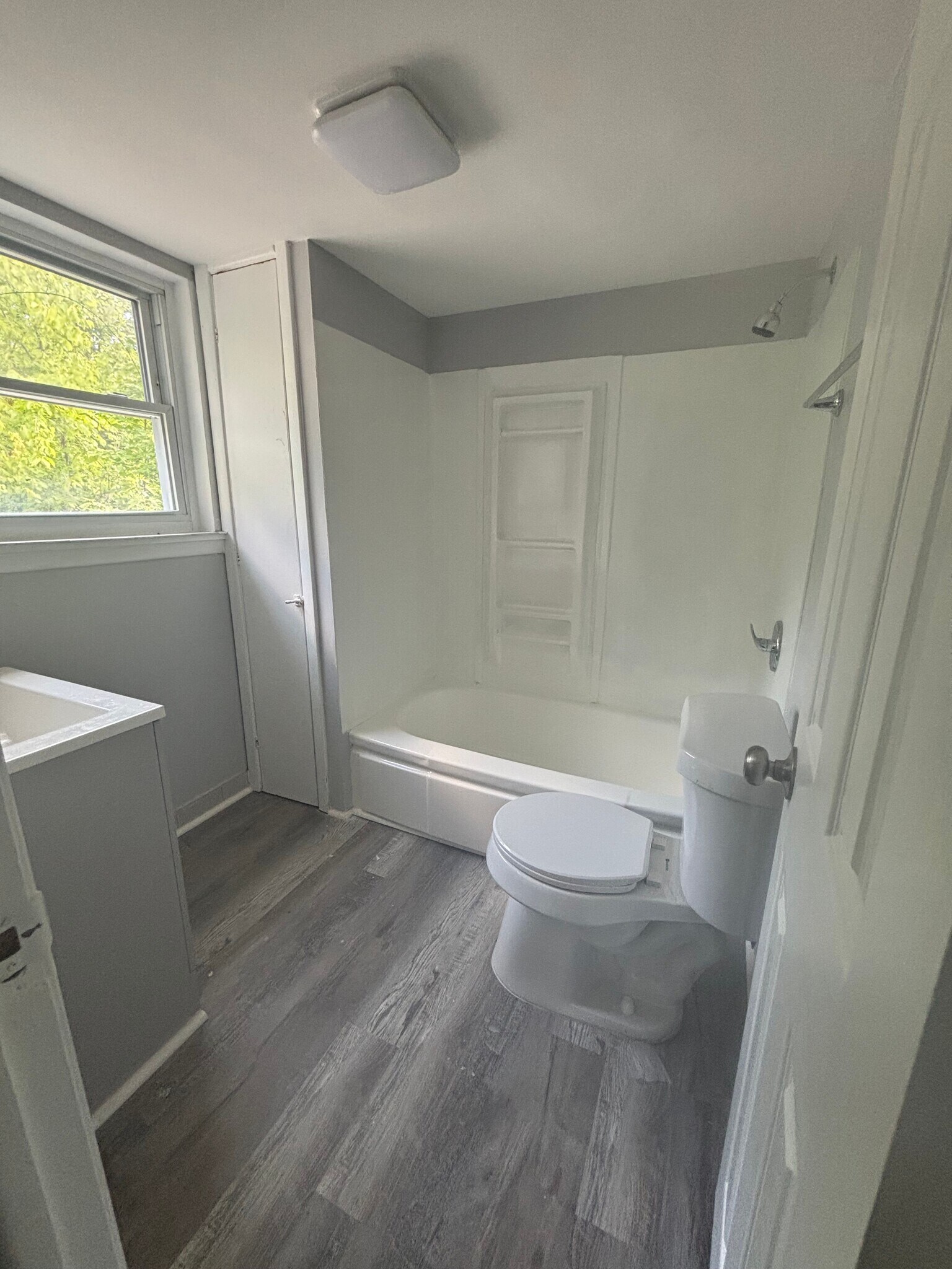 14513 Milverton Rd Cleveland, OH 44120 – photo 3
