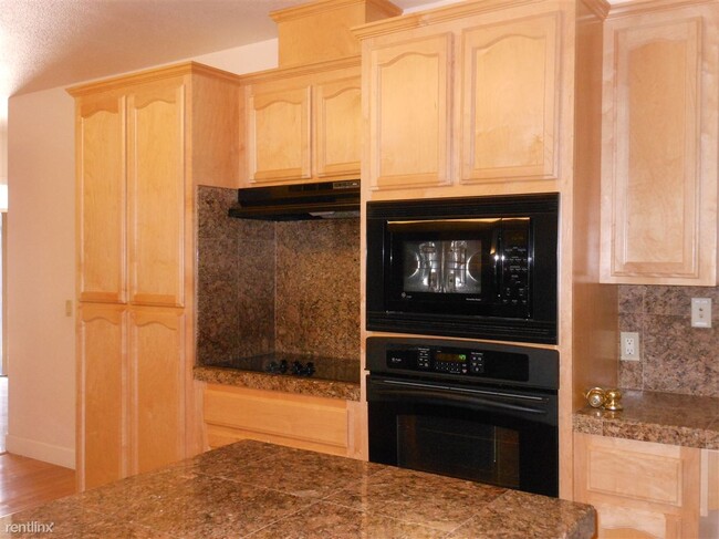 Building Photo - 6 br, 3.5 bath House - 7691 Rush River Dr ...
