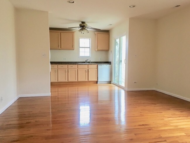 Building Photo - 126 Gant Circle Unit E Streamwood, IL 60107