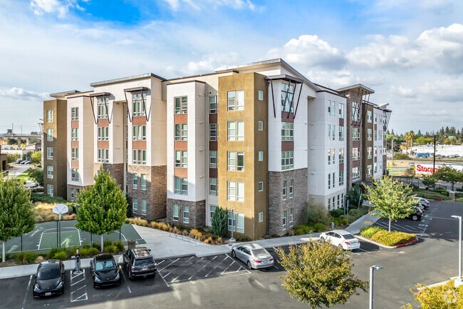 Building Photo - The Crossings Student Apartments