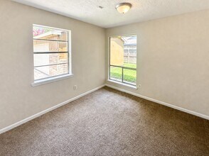 Building Photo - 8710 Parkway Forest Dr