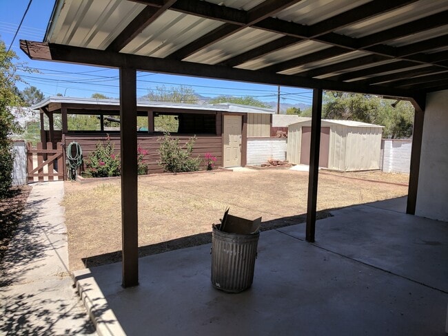 Building Photo - 2 Bedroom and 1 Bath Rental