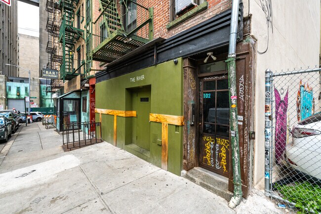Entrada - 102 Bayard St
