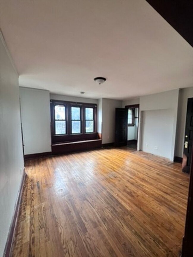 Building Photo - 812-814-814 S 30th St