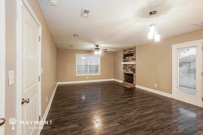 Foto del edificio - 521 Sourwood Dr