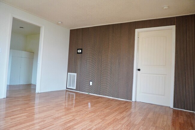 Foto del edificio - 405 W Main St