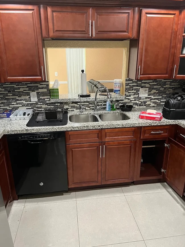 Foto del edificio - 813 NW 19th Ave