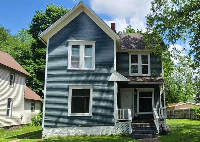 Frente de la casa - 132 Union St N