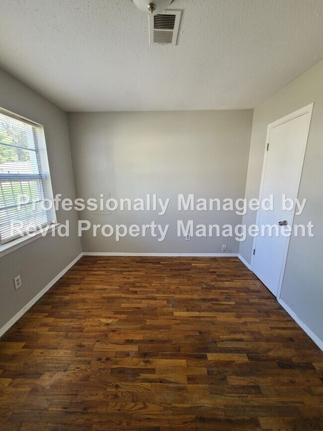 Foto del edificio - 4989 Wilburn Ave