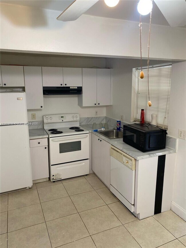 Building Photo - 7510 SW 152nd Ave