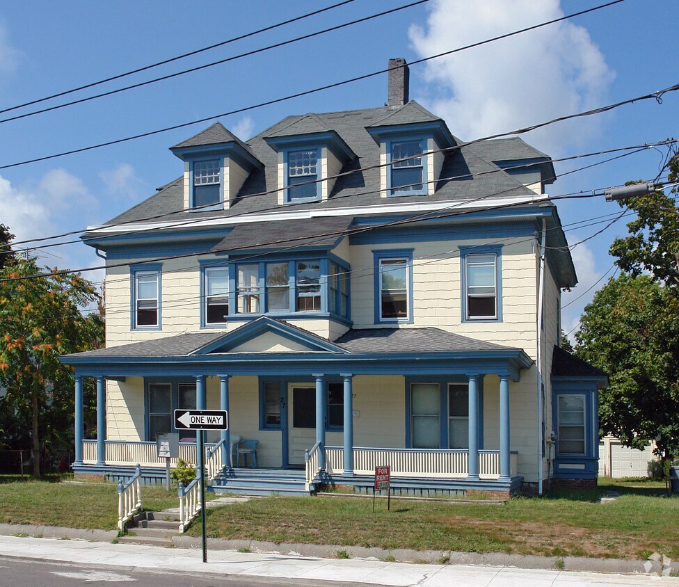 27 Church St, Patchogue, NY 11772 Apartments in Patchogue, NY