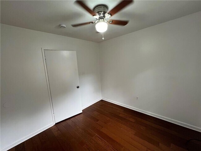 Foto del edificio - 7702 Belcrest Pl