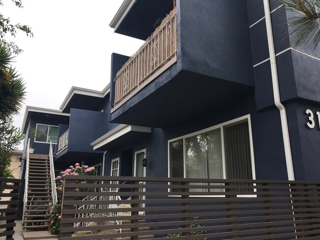 Building Photo - 316 Venice Way