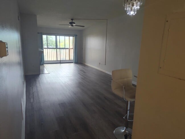 Family room - 2440 Winding Creek Blvd