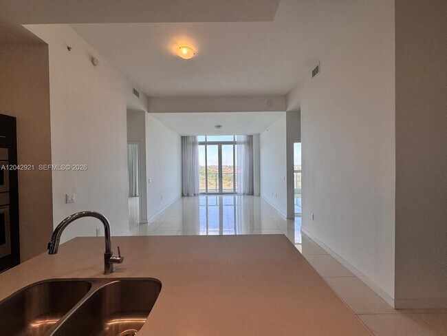Foto del edificio - 7825 NW 107th Ave