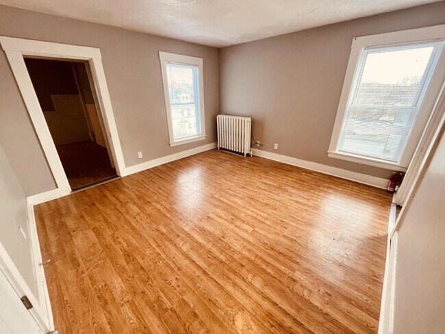 Building Photo - 153 Horton St