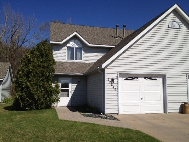 Primary Photo - Nice End Unit town home in a small neighbo...