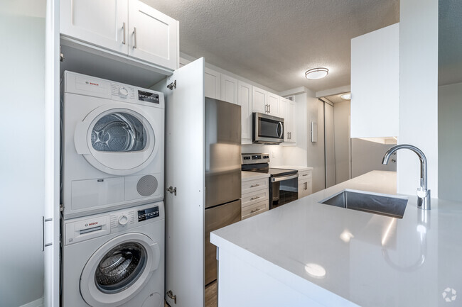 1BR, 1BA - Kitchen - 150 Hughson St