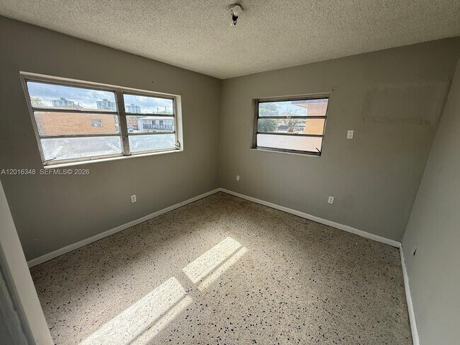 Building Photo - 3045 NW 21st Ct