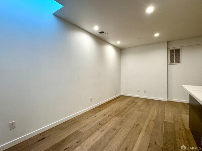 Building Photo - 417 Accacia St