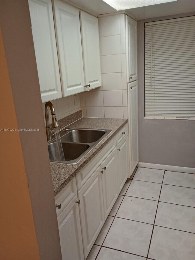 Foto del edificio - 1201 SW 50th Ave