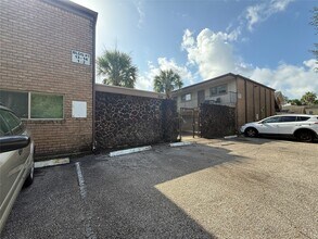 Building Photo - 1530 Heights Blvd