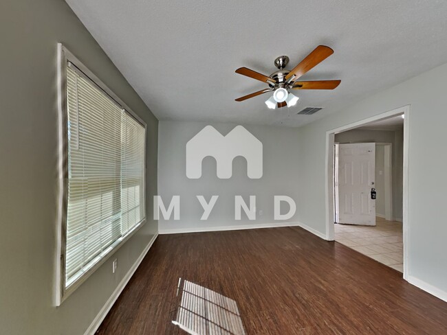 Foto del edificio - 6575 Ridgewood Rd