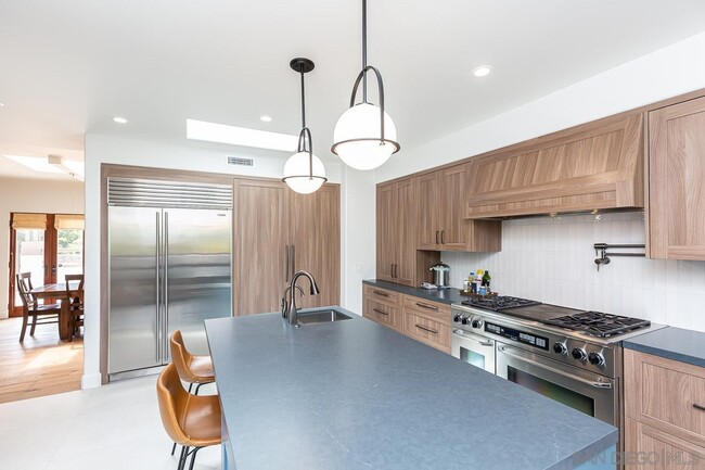 Foto del edificio - 7721 Hillside Dr