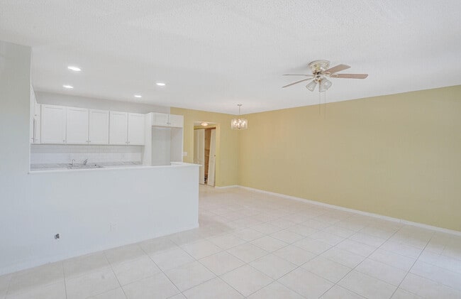 Building Photo - 177 Newport Dr