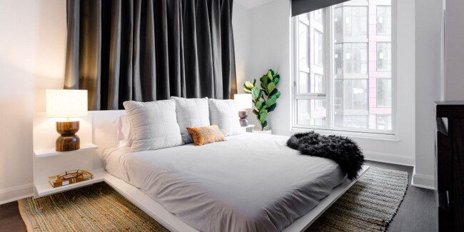 Building Photo - 909 W Altgeld St