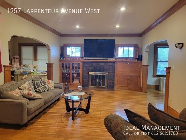 Building Photo - Large 4 BR Classic Craftsman Style Home, T...