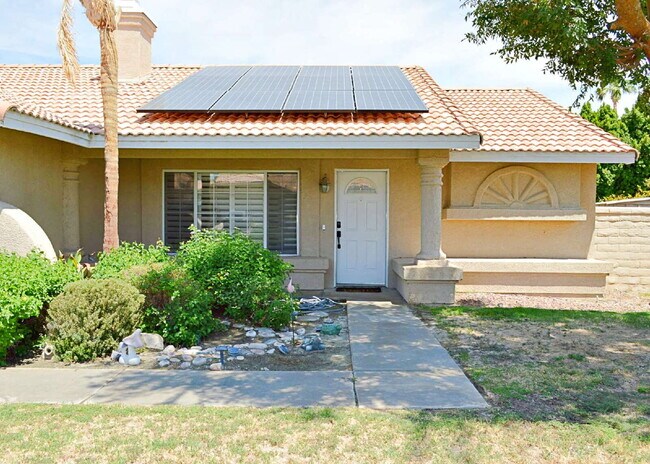 Foto del edificio - "Charming Oasis: 3-Bedroom Cathedral City Retreat with Pool, Fireplace, and Granite Kitchen!"