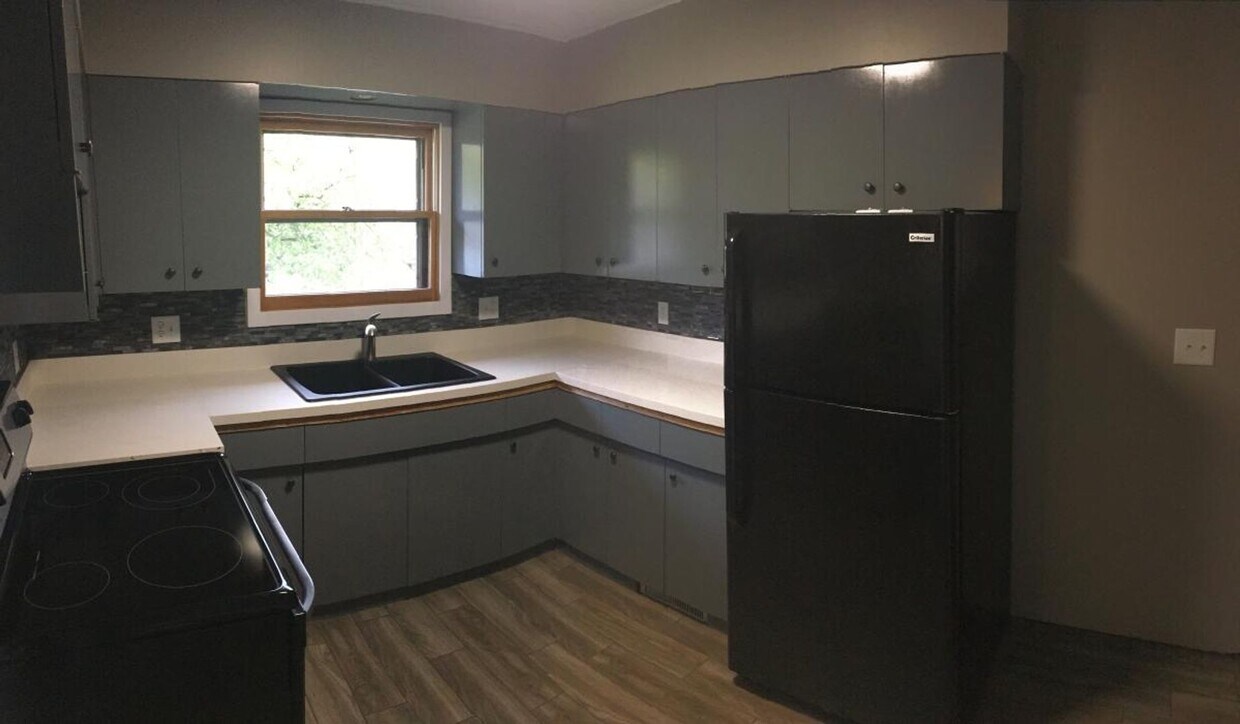 Foto principal - 3 Bedroom 2 Bath in the Heart of Bemidji