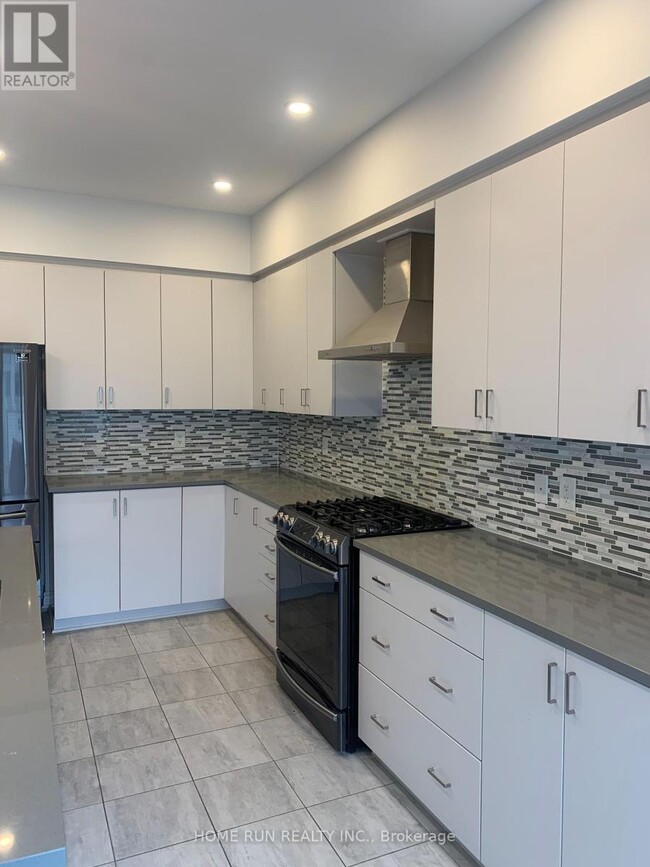 Building Photo - 658 Capricorn Cir